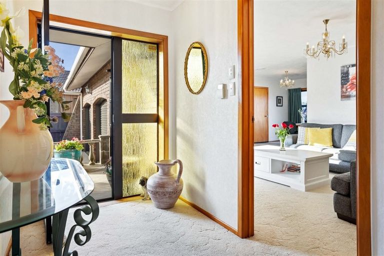 Photo of property in 12 Muscat Place, Henderson, Auckland, 0612