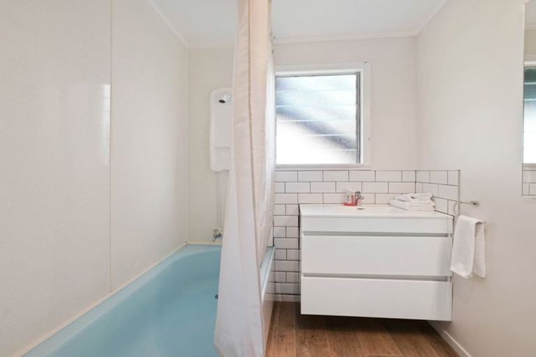 Photo of property in 43 Wakeman Road, Acacia Bay, Taupo, 3330