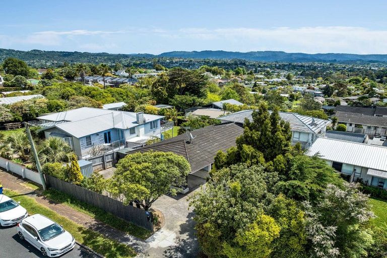 Photo of property in 1 Pleasant Road, Glen Eden, Auckland, 0602