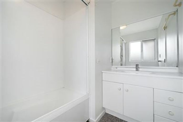 Photo of property in 23 Central Park Drive, Te Atatu South, Auckland, 0610