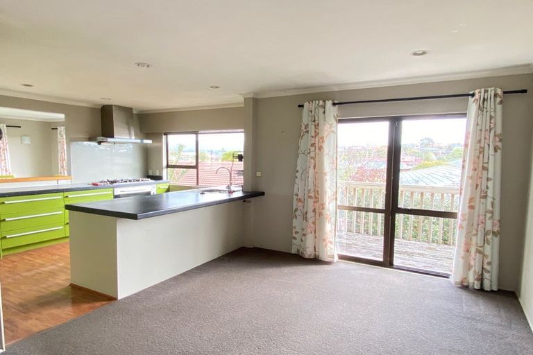 Photo of property in 6 Riesling Place, Henderson, Auckland, 0612
