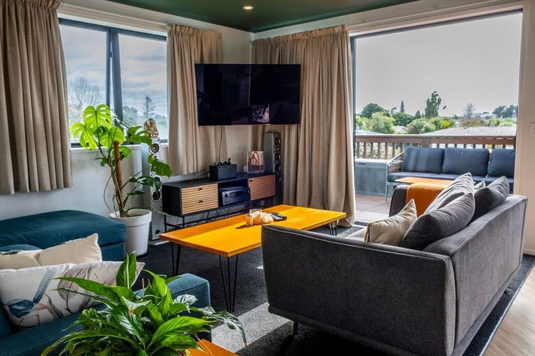 Photo of property in 1/90 Gloria Avenue, Te Atatu Peninsula, Auckland, 0610