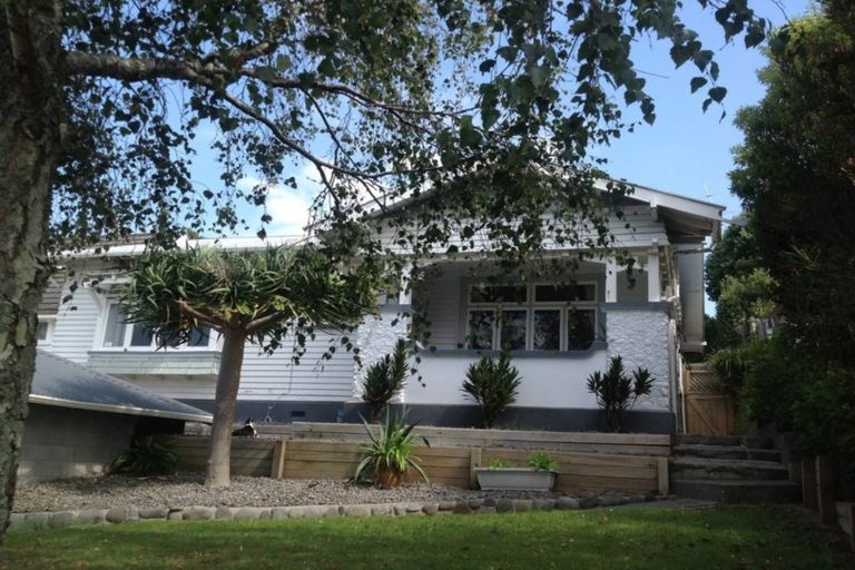 Photo of property in 10 Kitchener Terrace, Moturoa, New Plymouth, 4310