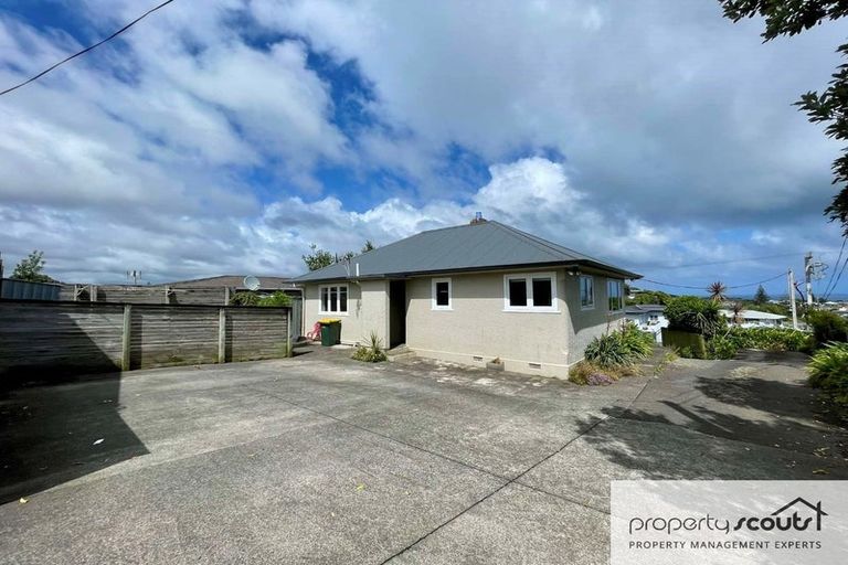 Photo of property in 119 Pioneer Road, Moturoa, New Plymouth, 4310