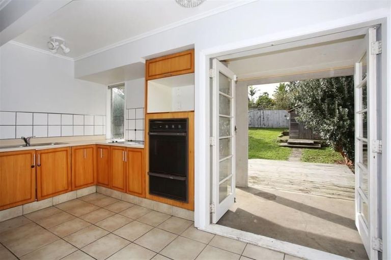 Photo of property in 16 Station Road, Pukekohe, 2120
