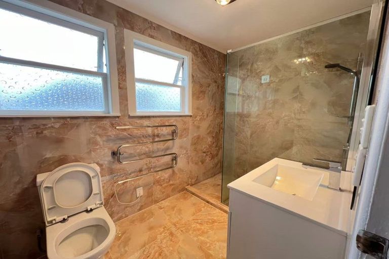 Photo of property in 2/88 Glamorgan Drive, Torbay, Auckland, 0630