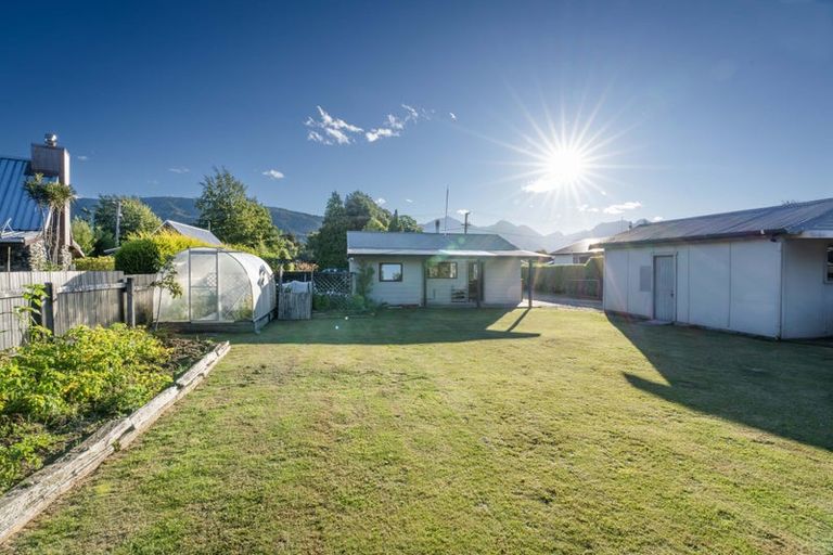 Photo of property in 39 Home Street, Manapouri, 9679