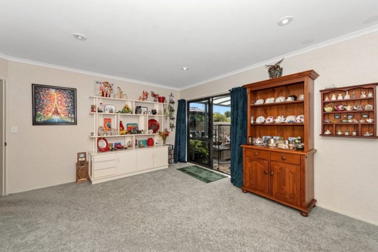 Photo of property in 69 Waiwherowhero Drive, St Andrews, Hamilton, 3200