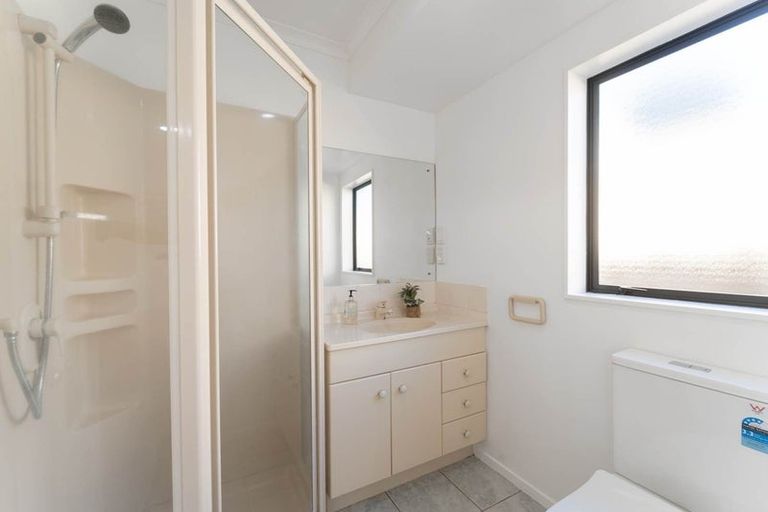 Photo of property in 17 Copplestone Place, New Lynn, Auckland, 0600