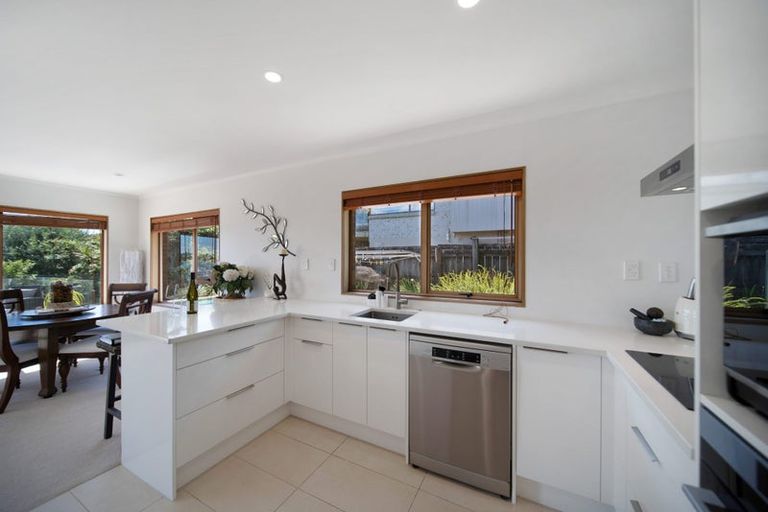 Photo of property in 2/89 Takutai Avenue, Half Moon Bay, Auckland, 2012