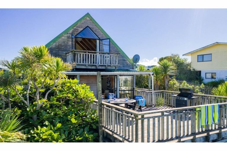 Photo of property in 52 Cullen Street, Mangawhai Heads, Mangawhai, 0505
