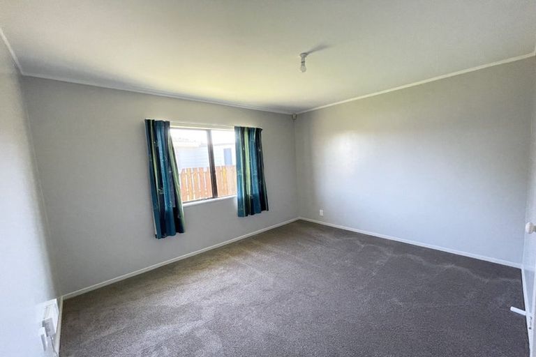 Photo of property in 2/14 Hatherley Place, Clendon Park, Auckland, 2103