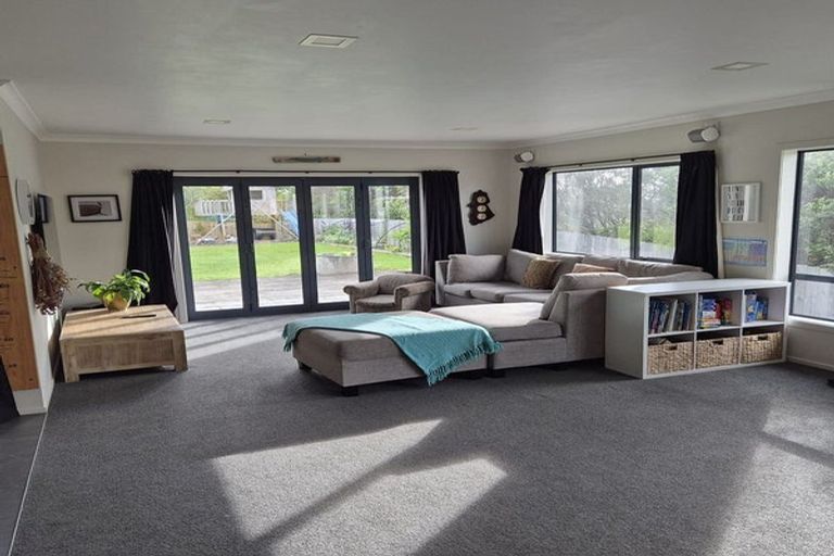 Photo of property in 17 Gorge Road, Maungaturoto, 0520