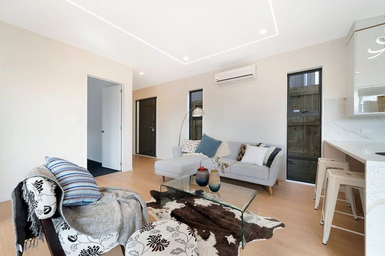 Photo of property in 53 Meadowood Drive, Unsworth Heights, Auckland, 0632