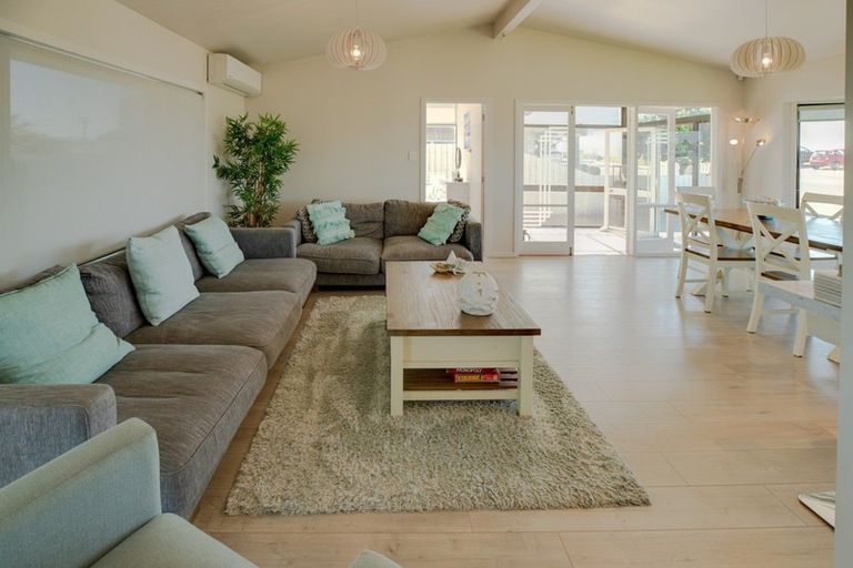 Photo of property in 98 The Esplanade, Westshore, Napier, 4110