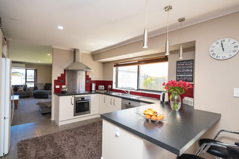 Photo of property in 23 Walnut Grove, Kelvin Grove, Palmerston North, 4414