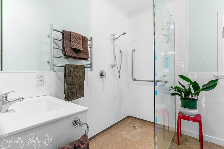 Photo of property in 15 Ash Grove, Maungaturoto, 0520