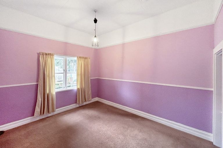 Photo of property in 21 Weraroa Road, Waverley, 4510