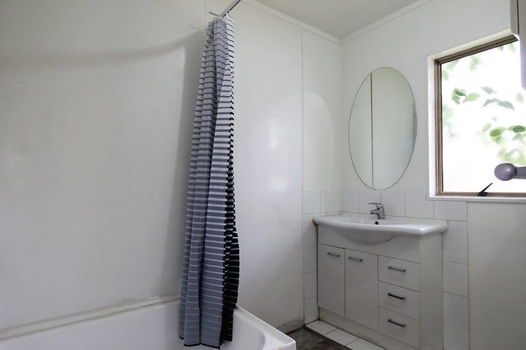 Photo of property in 25 Lynmore Drive, Hillpark, Auckland, 2102