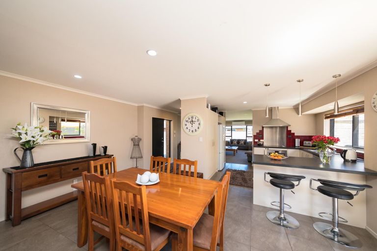 Photo of property in 23 Walnut Grove, Kelvin Grove, Palmerston North, 4414