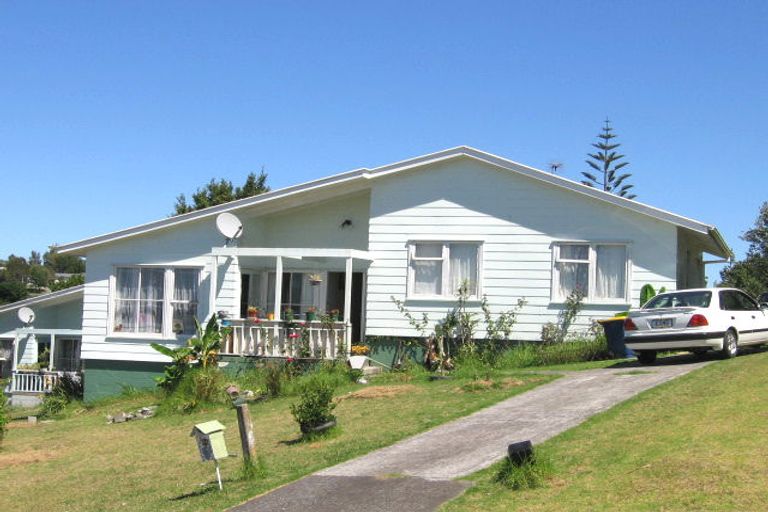 Photo of property in 34 Lysander Crescent, Beach Haven, Auckland, 0626
