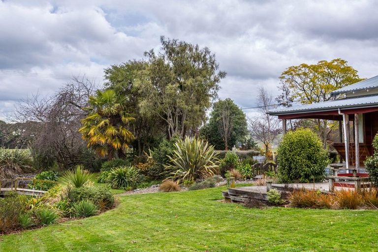Photo of property in 841 Cowper Road, Dannevirke, 4976