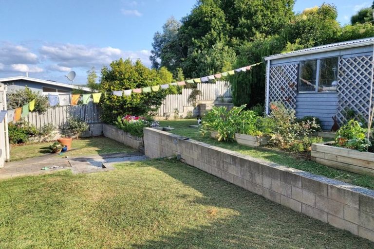 Photo of property in 17 Rautawhiri Road, Helensville, 0800