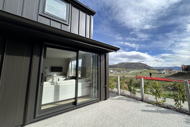 Photo of property in 6 Chapman Way, Jacks Point, 9371