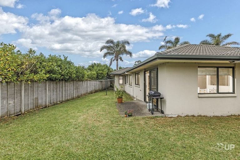Photo of property in 6g Clearwater Cove, West Harbour, Auckland, 0618