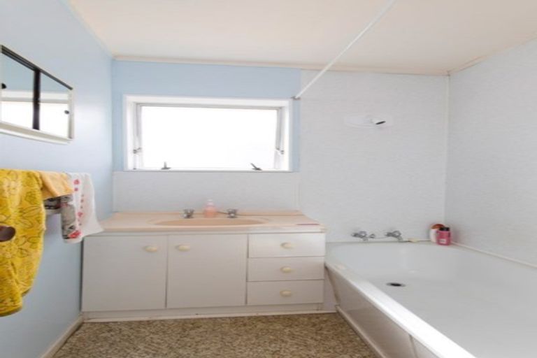 Photo of property in 16c Karaka Street, Otaki Beach, Otaki, 5512