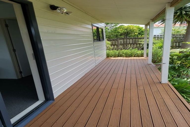 Photo of property in 18 Kiernan Place, Kelston, Auckland, 0602