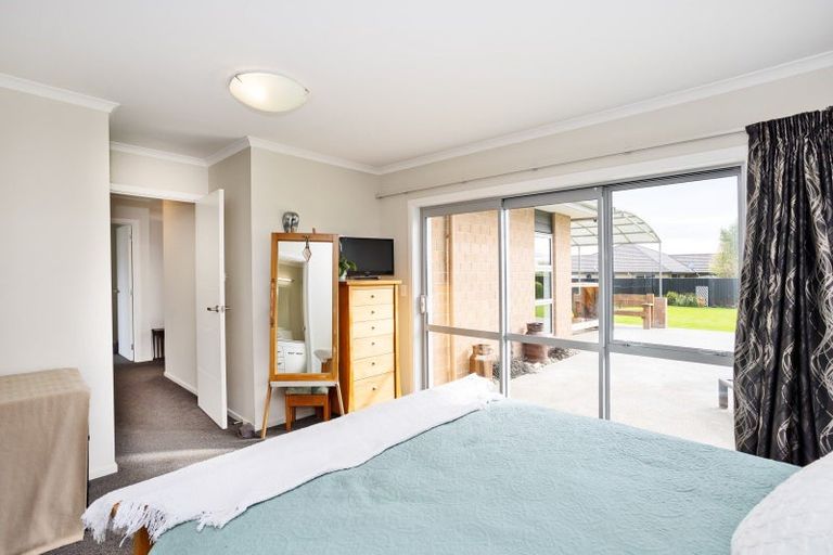 Photo of property in 21 Sunrise Drive, Seaward Bush, Invercargill, 9812