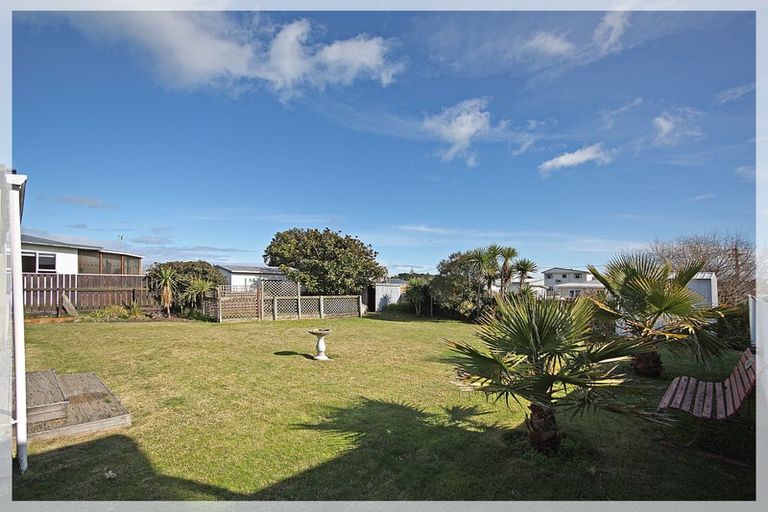 Photo of property in 8 Kennedy Street, Foxton Beach, Foxton, 4815