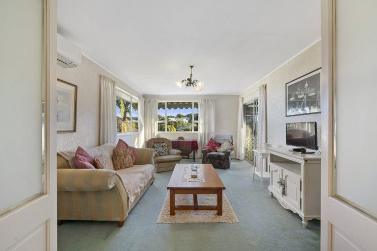 Photo of property in 29 Sequoia Place, Sunnynook, Auckland, 0620