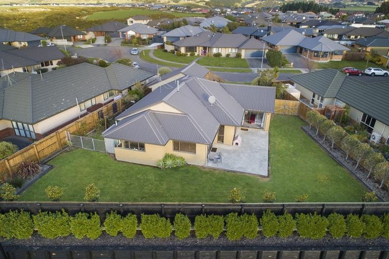 Photo of property in 5 Ron Place, Fitzherbert, Palmerston North, 4410