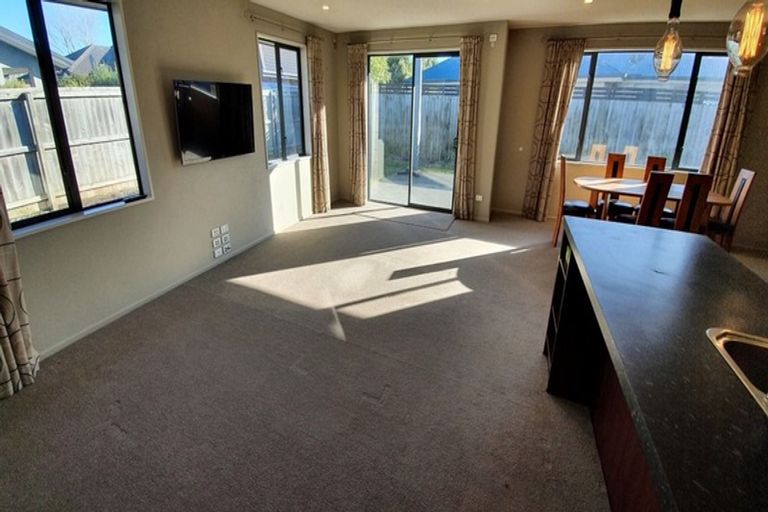 Photo of property in 29 Papaumu Green, Parklands, Christchurch, 8083