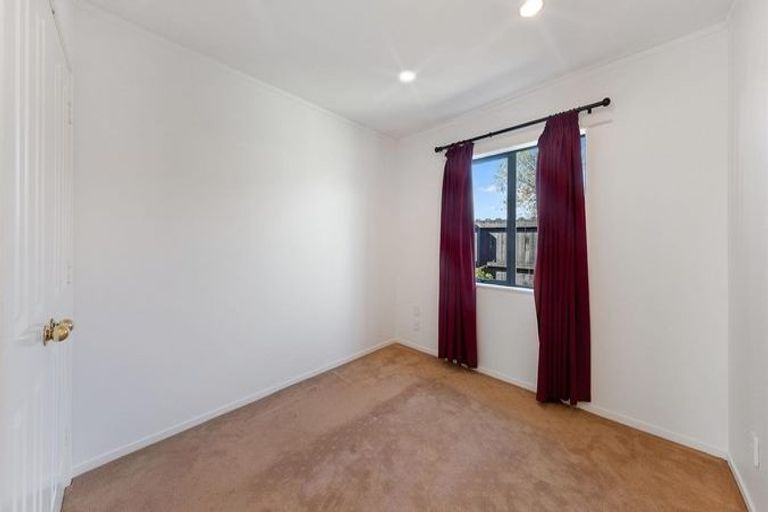 Photo of property in 1 Waylen Place, Burswood, Auckland, 2013