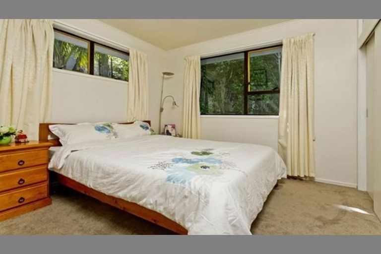 Photo of property in 33 Sequoia Place, Sunnynook, Auckland, 0620