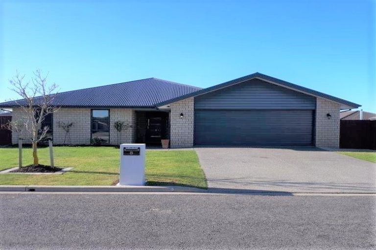 Photo of property in 8 Wattle Lane, Rangiora, 7400