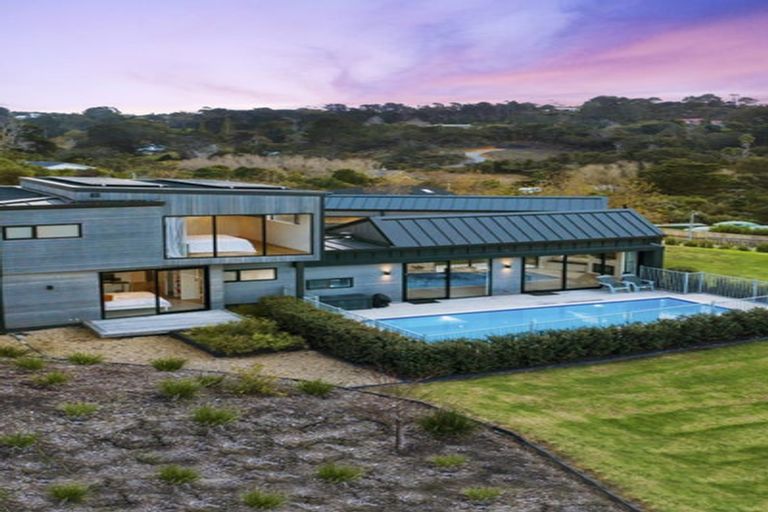 Photo of property in 9 Laguna Place, Matakatia, Whangaparaoa, 0930