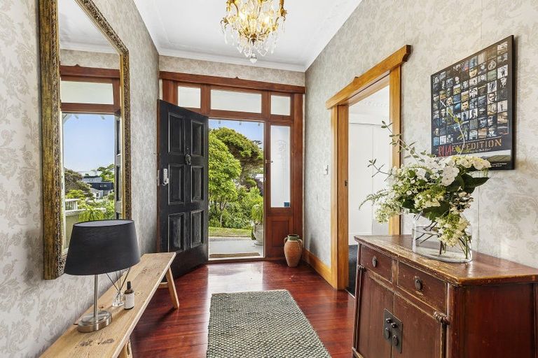 Photo of property in 39 Mills Road, Brooklyn, Wellington, 6021