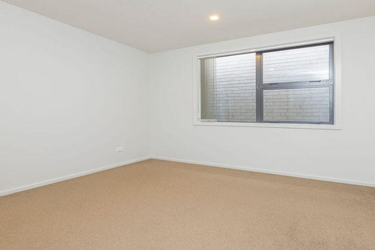 Photo of property in 42 Liberation Road, Papakura, 2110