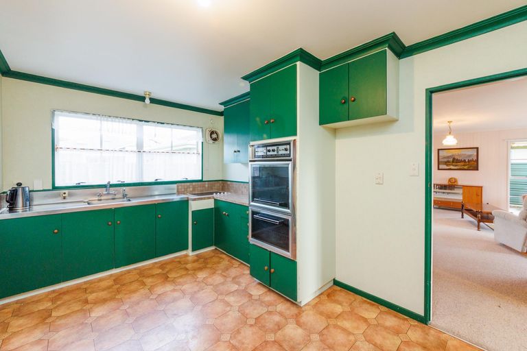 Photo of property in 4 Bambery Court, Palmerston North, 4414