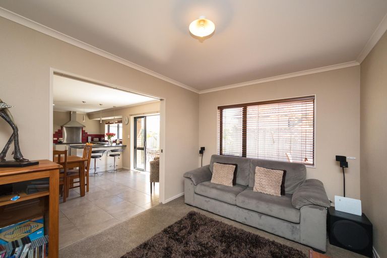 Photo of property in 23 Walnut Grove, Kelvin Grove, Palmerston North, 4414