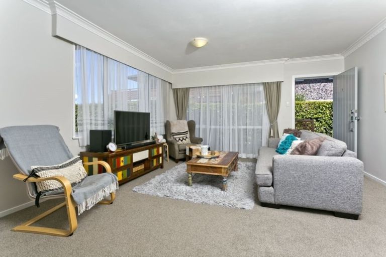 Photo of property in 1/279 Sunset Road, Sunnynook, Auckland, 0632