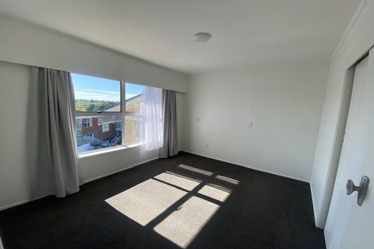 Photo of property in 1/23 Waitemata Road, Hauraki, Auckland, 0622