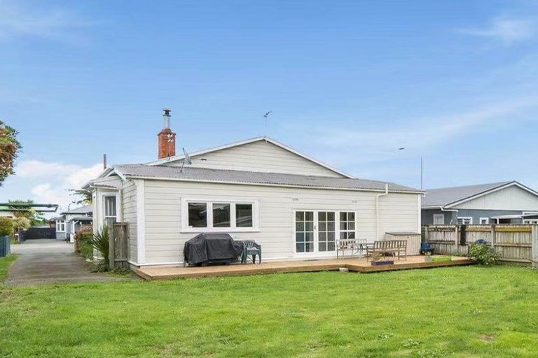 Photo of property in 17 Waldegrave Street, Palmerston North, 4410