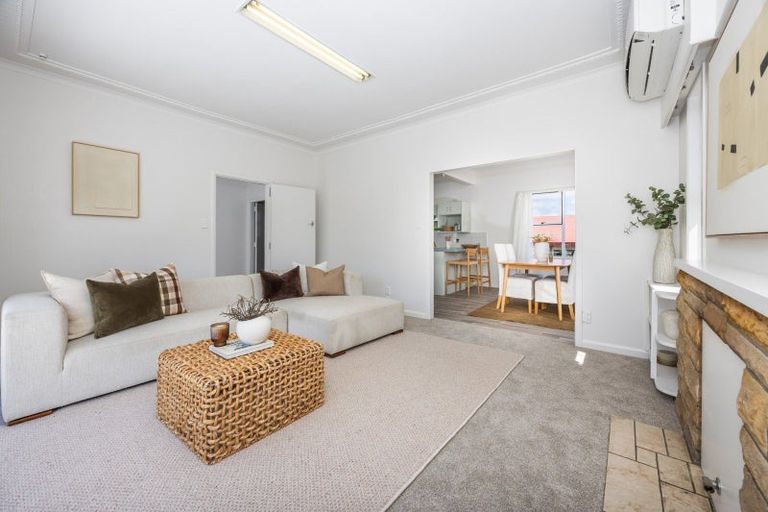 Photo of property in 22 Forest Lake Road, Forest Lake, Hamilton, 3200