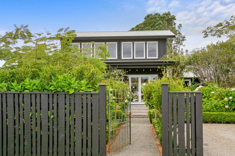 Photo of property in 7 Linda Street, Oakura, 4314