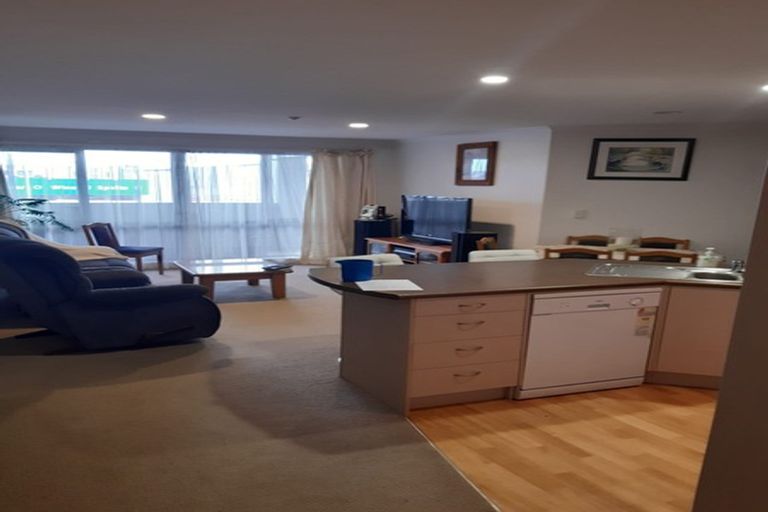 Photo of property in Paramount Apartments, 2/281 Maunganui Road, Mount Maunganui, 3116